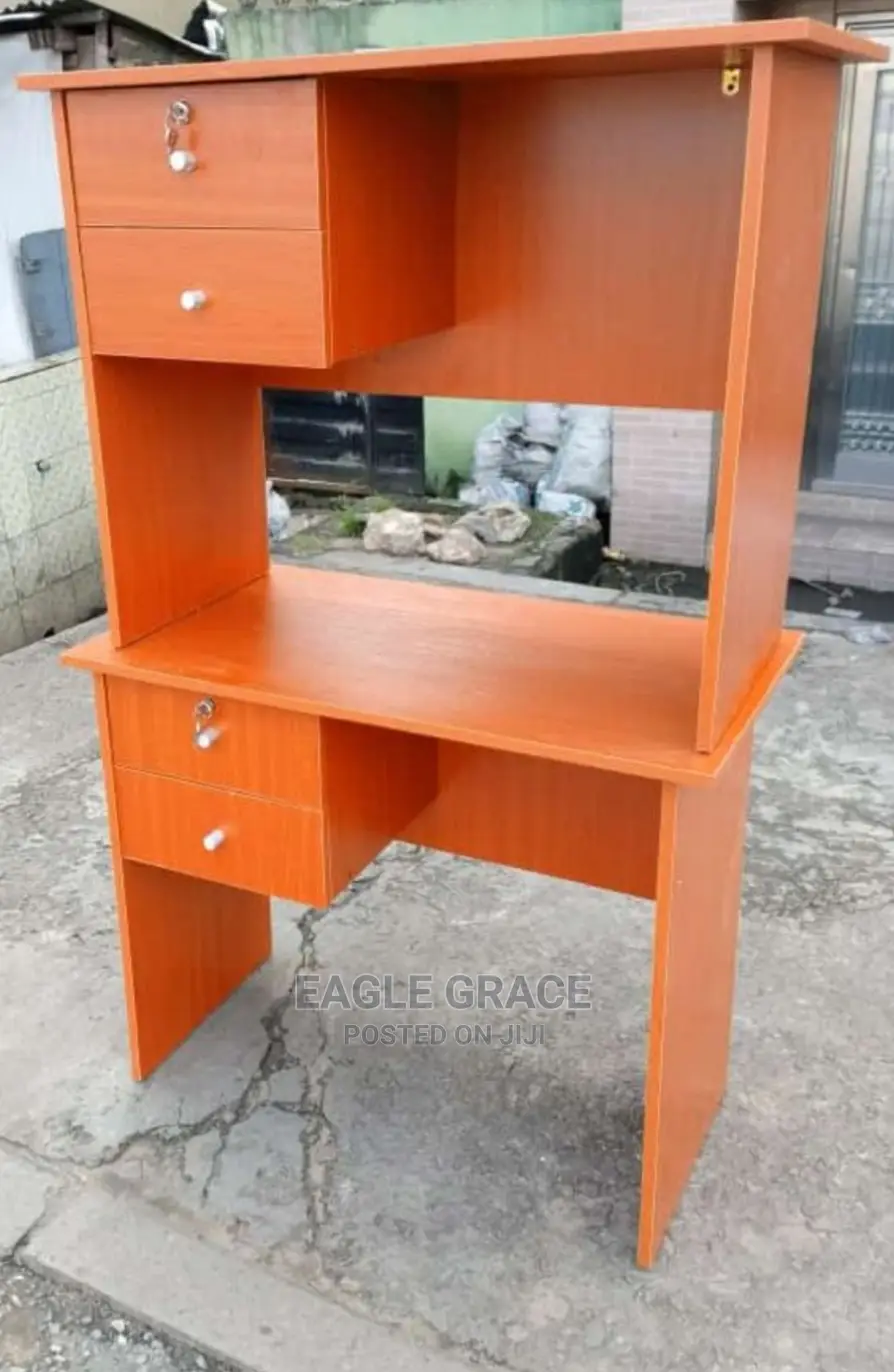 Modern Executive Wooden Office Table With Drawers
