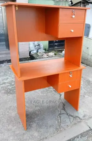 Modern Executive Wooden Office Table With Drawers