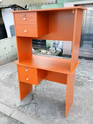 Modern Executive Wooden Office Table With Drawers