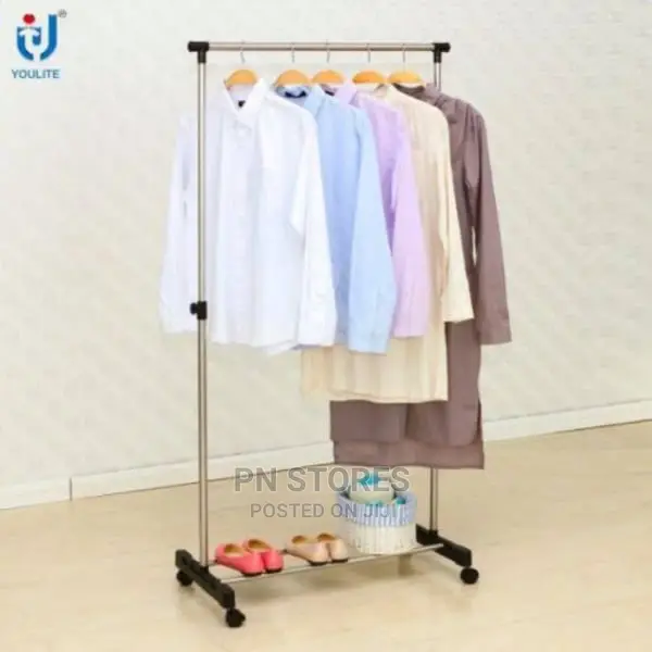 Single Pole Clothes Hanger on Wheels
