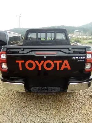 New Toyota Hilux 2021 Black