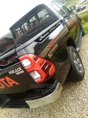 New Toyota Hilux 2021 Black