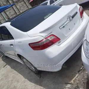 Toyota Camry XLE V6 4dr Sedan (3.5L 6cyl 6AM) 2010 White