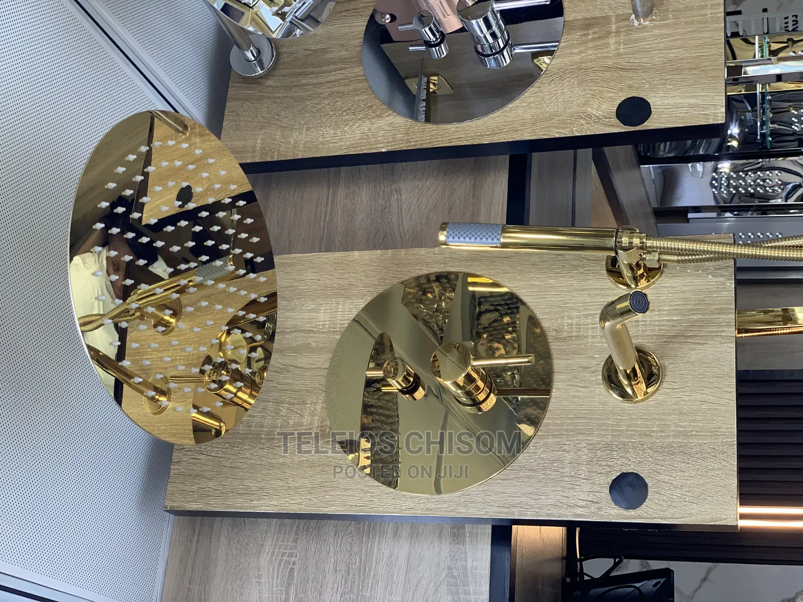 Round Conduit Shower Gold