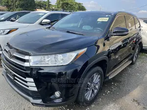 Toyota Highlander XLE 4x4 V6 (3.5L 6cyl 8A) 2018 Matt Black