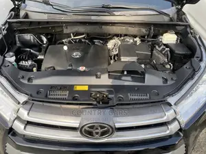 Toyota Highlander XLE 4x4 V6 (3.5L 6cyl 8A) 2018 Matt Black