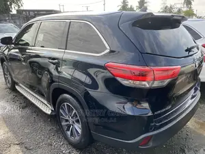 Toyota Highlander XLE 4x4 V6 (3.5L 6cyl 8A) 2018 Matt Black