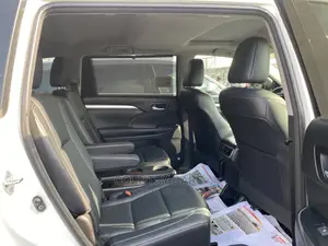 Toyota Highlander XLE 4x4 V6 (3.5L 6cyl 8A) 2018 White