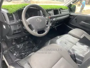Toyota HiAce 2012 White