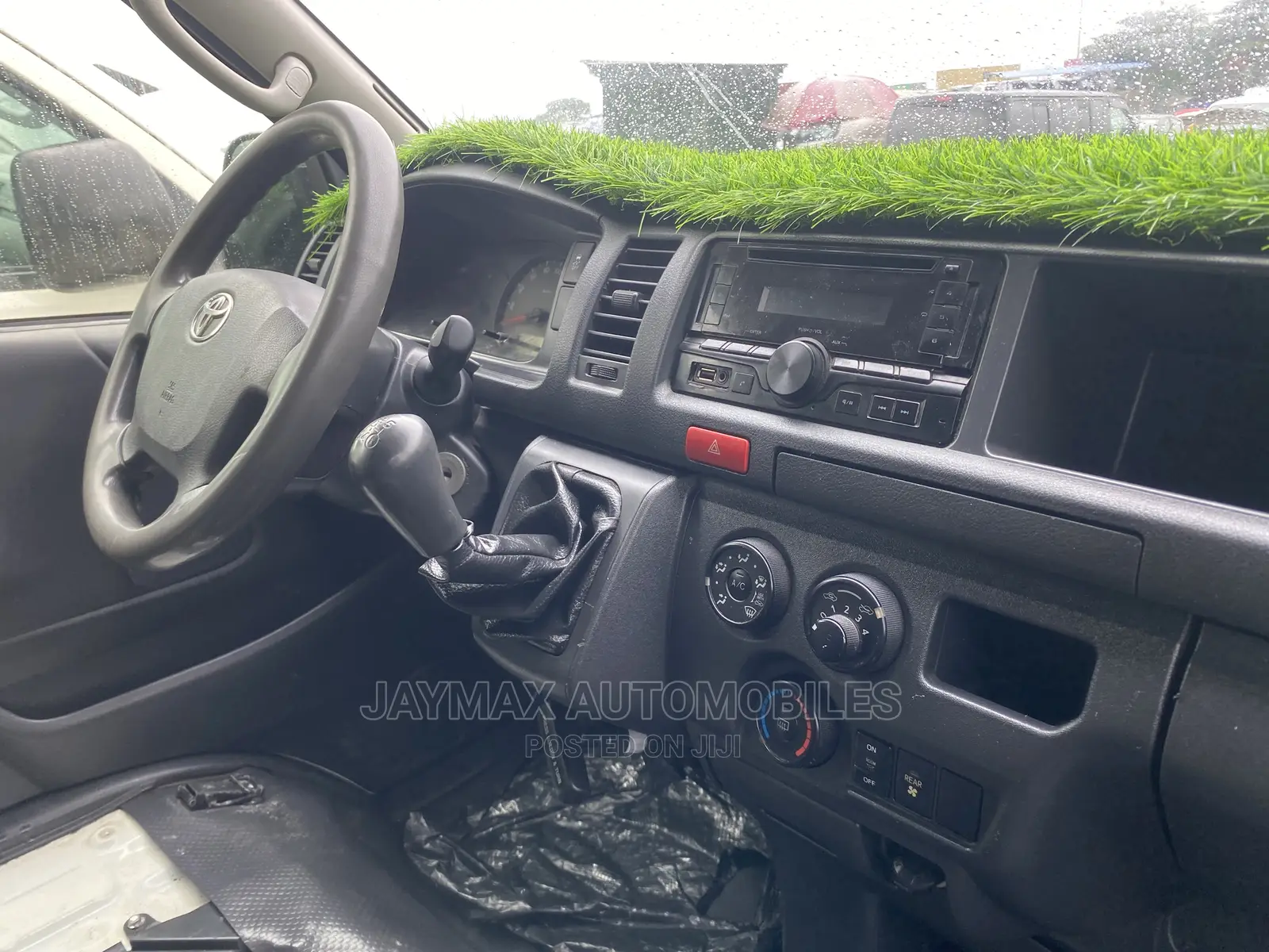 Toyota HiAce 2012 White