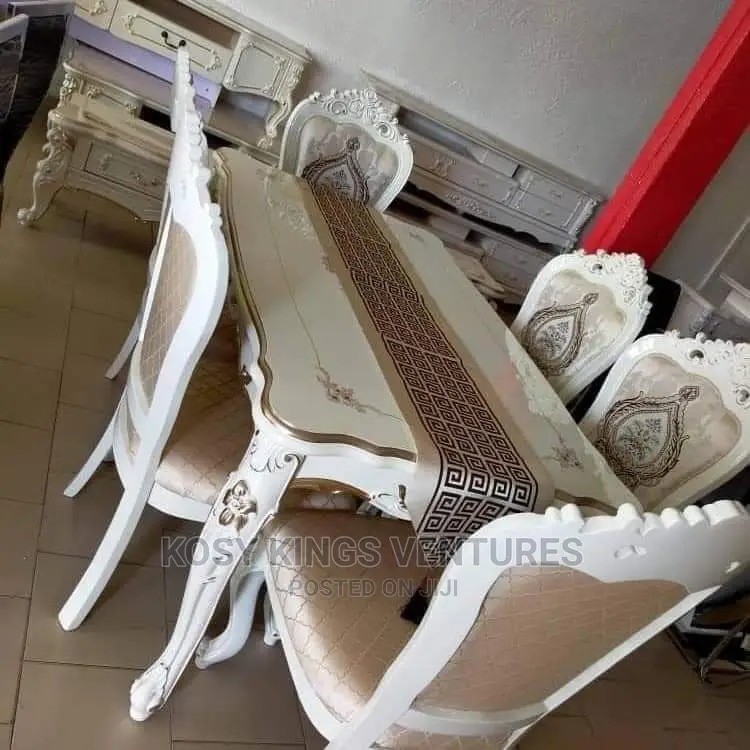 Royal Attic Dinning Set