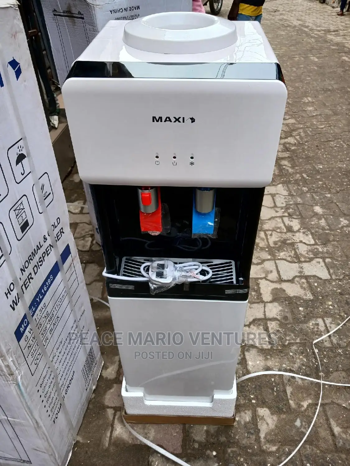 Maxi Quality Water Dispenser With Fridge and Childlock