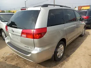 Toyota Sienna CE 2005