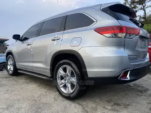 Toyota Highlander XLE 4x4 V6 (3.5L 6cyl 8A) 2018 Silver