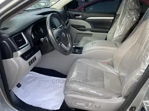 Toyota Highlander XLE 4x4 V6 (3.5L 6cyl 8A) 2018 Silver