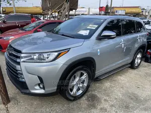 Toyota Highlander XLE 4x4 V6 (3.5L 6cyl 8A) 2018 Silver