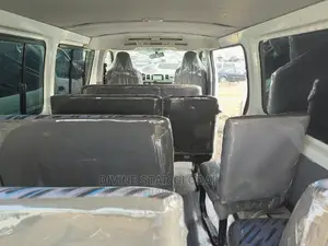 Toyota HiAce 2010 White