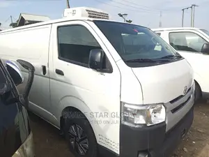 Toyota HiAce 2009 White