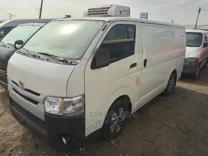 Toyota HiAce 2010 White