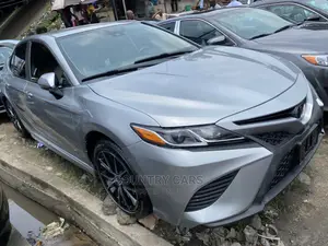 Toyota Camry SE FWD 2020 Silver