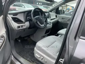 Toyota Sienna 2017 Gray