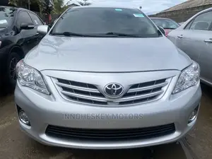 Toyota Corolla LE 4dr Sedan (1.8L 4cyl 4A) 2013 Silver