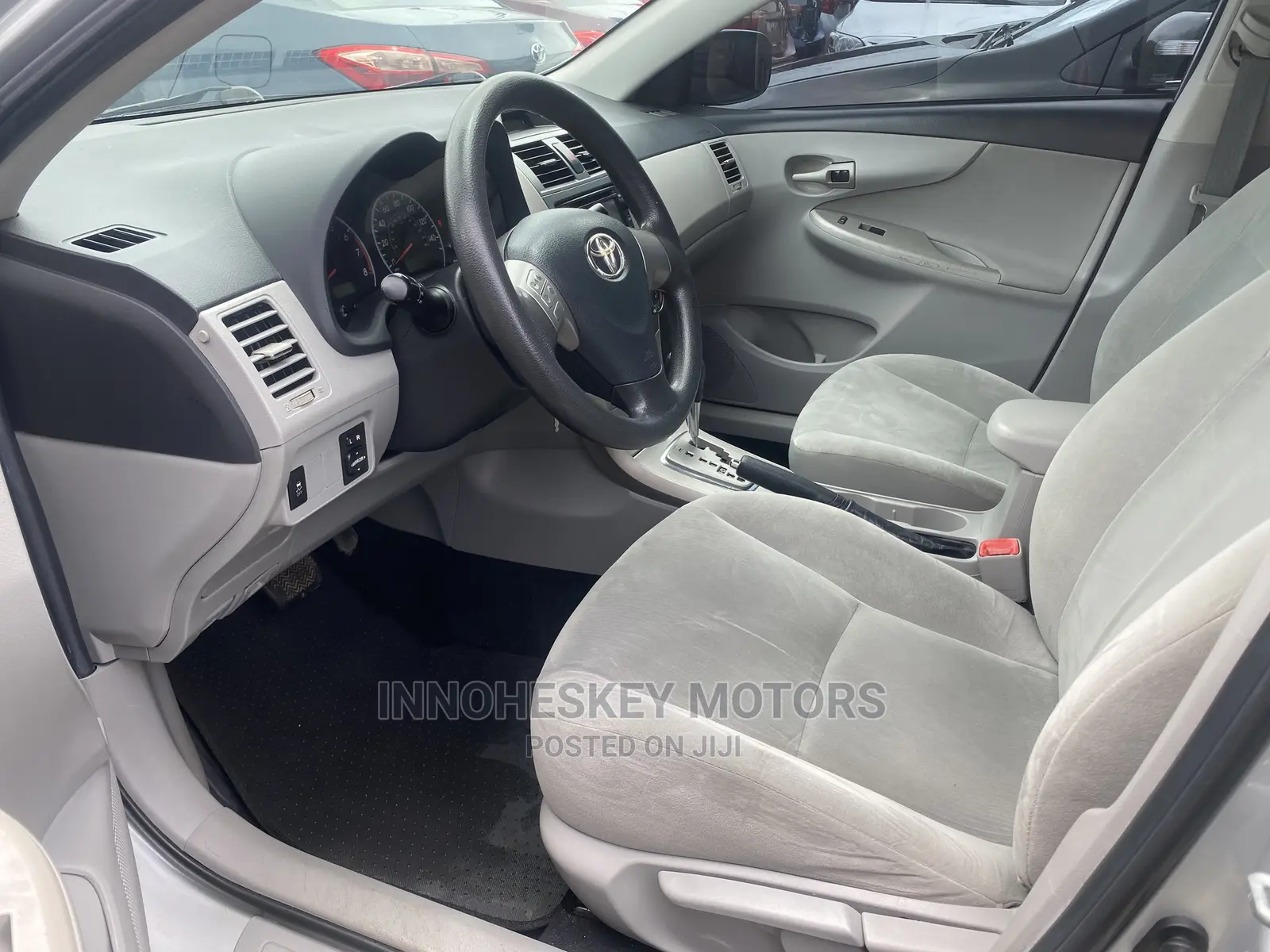 Toyota Corolla LE 4dr Sedan (1.8L 4cyl 4A) 2013 Silver