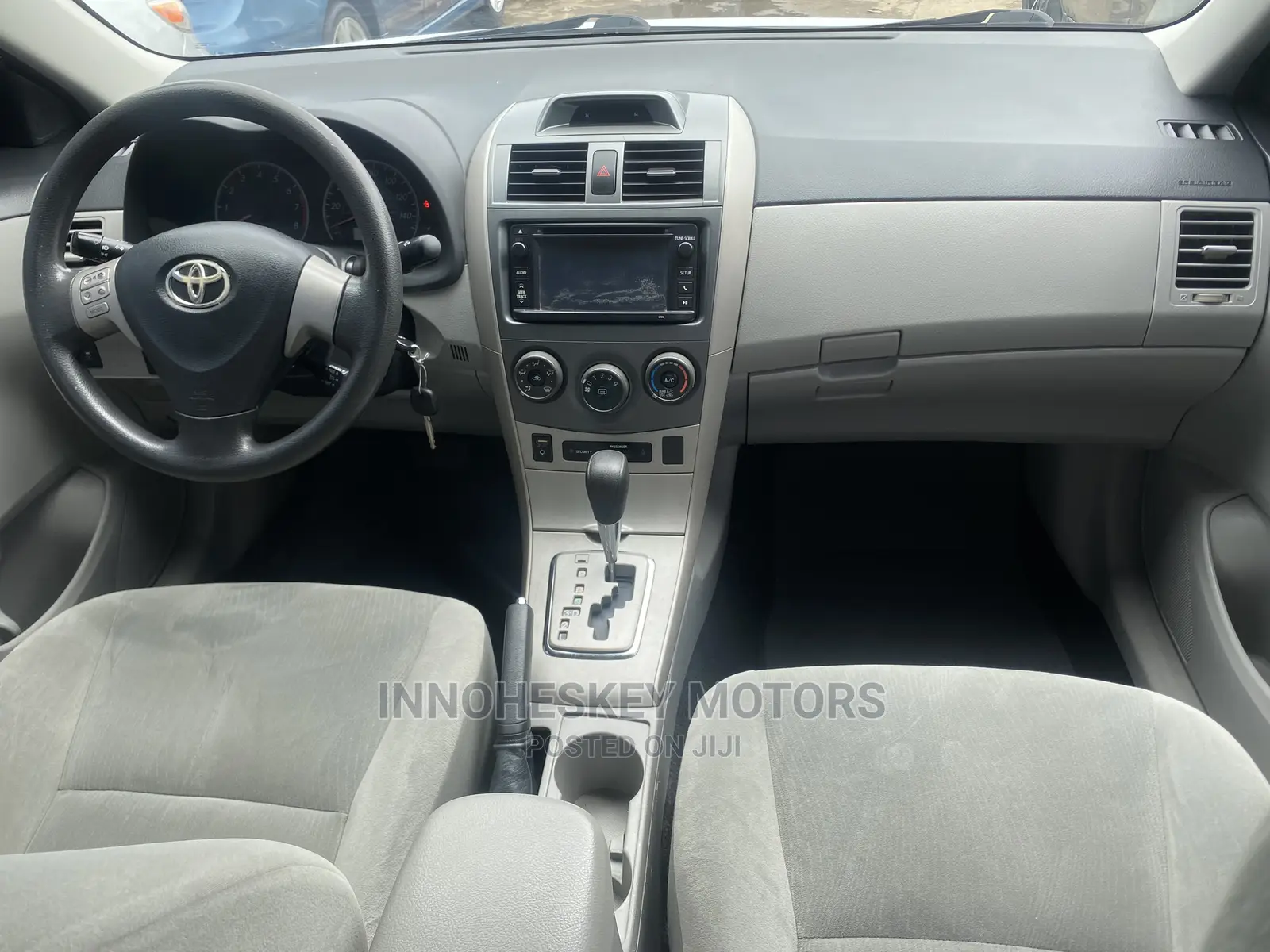 Toyota Corolla LE 4dr Sedan (1.8L 4cyl 4A) 2013 Silver