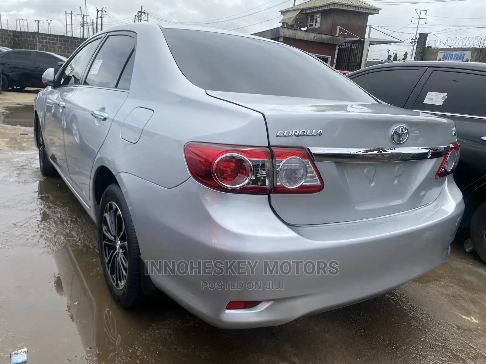 Toyota Corolla LE 4dr Sedan (1.8L 4cyl 4A) 2013 Silver