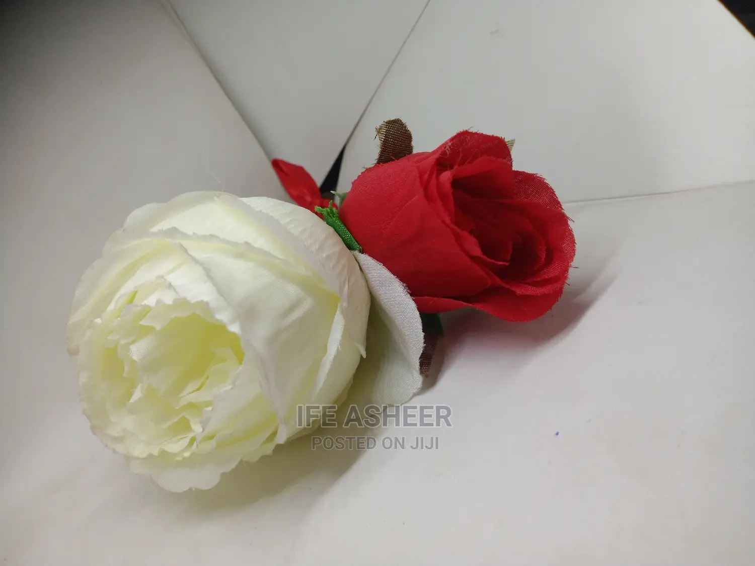 Romantic Simple Flowers in a Fancy Bag 003