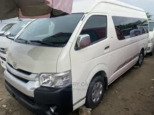 Toyota HiAce 2019 White