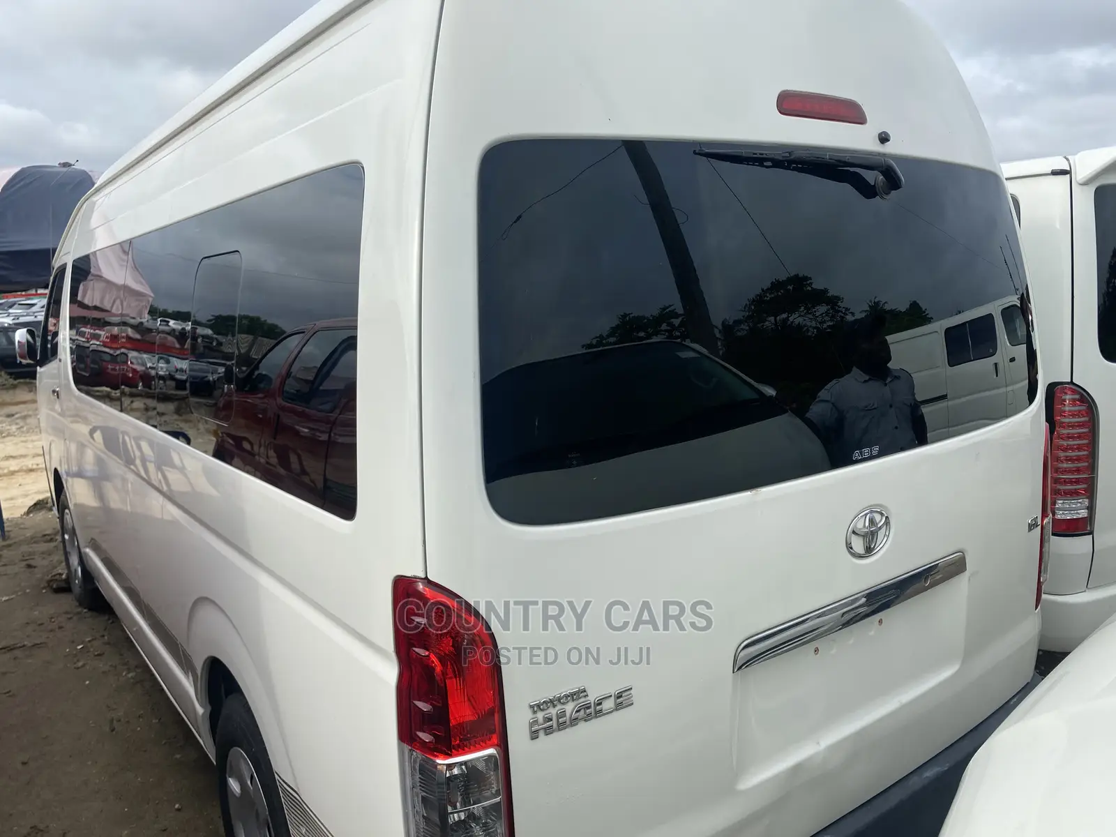 Toyota HiAce 2019 White
