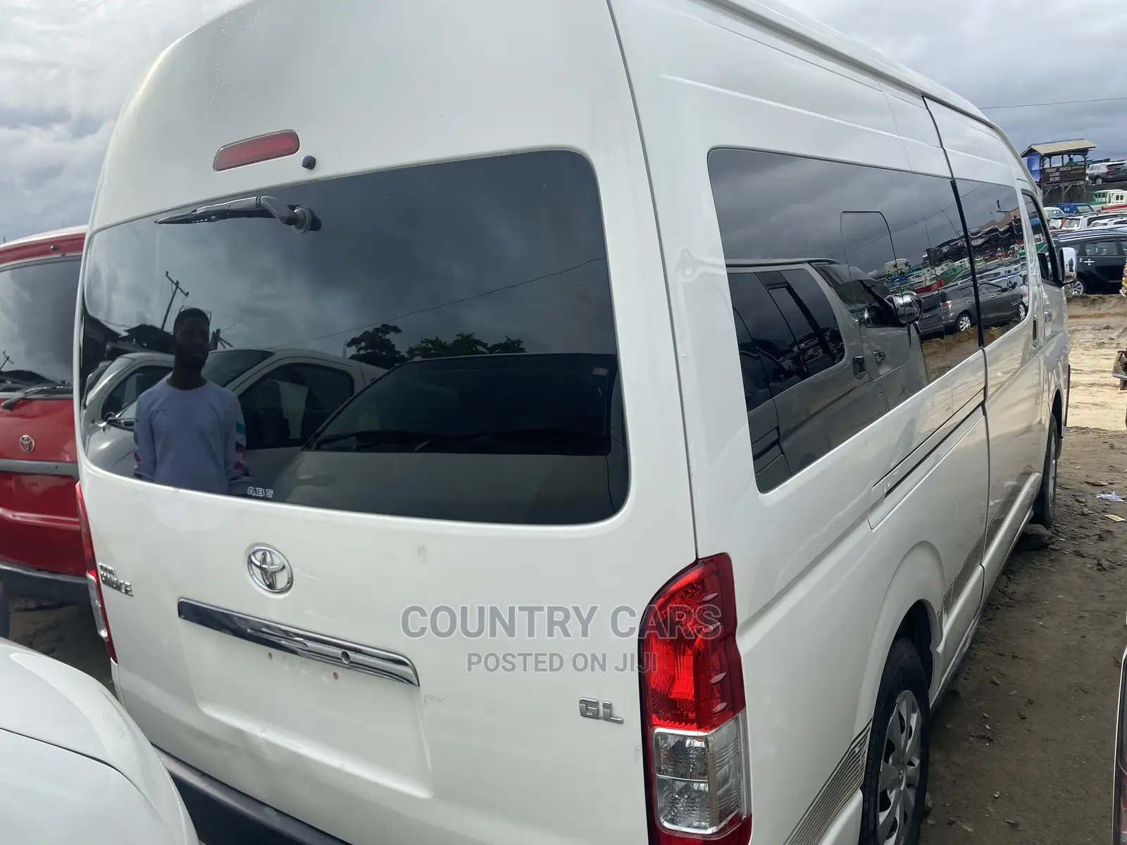 Toyota HiAce 2019 White