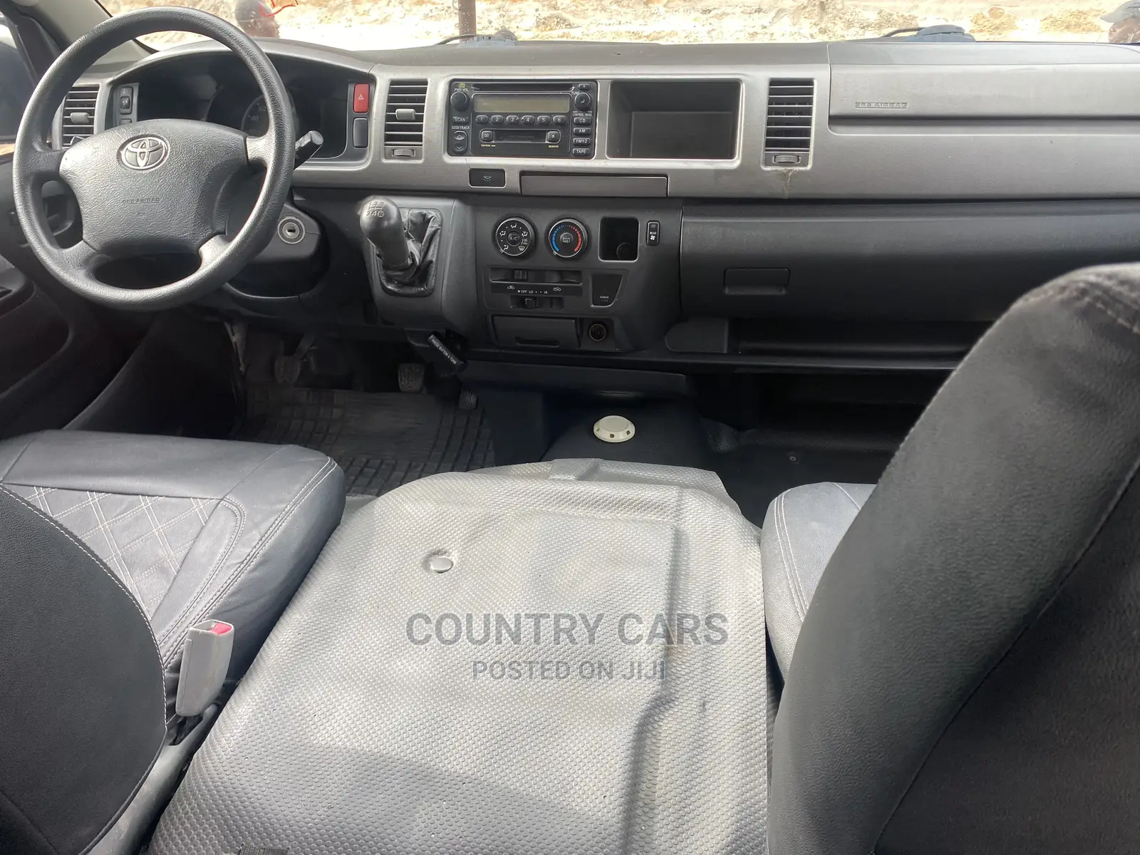 Toyota HiAce 2019 White