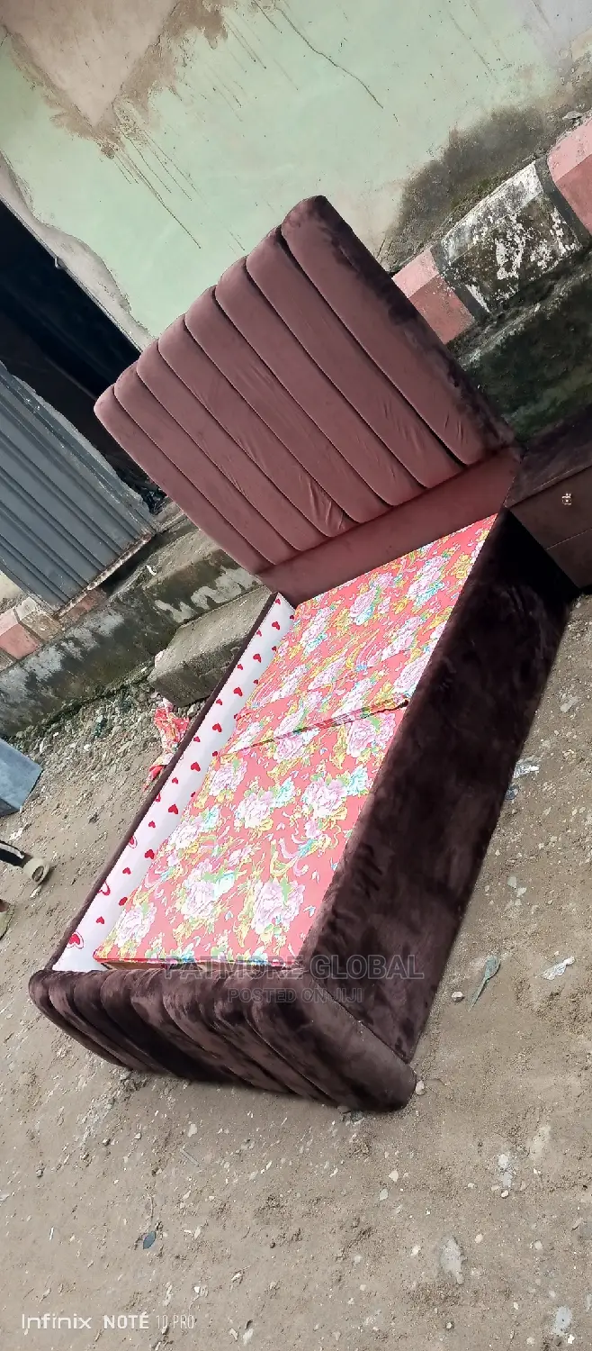 Stand Bedframe