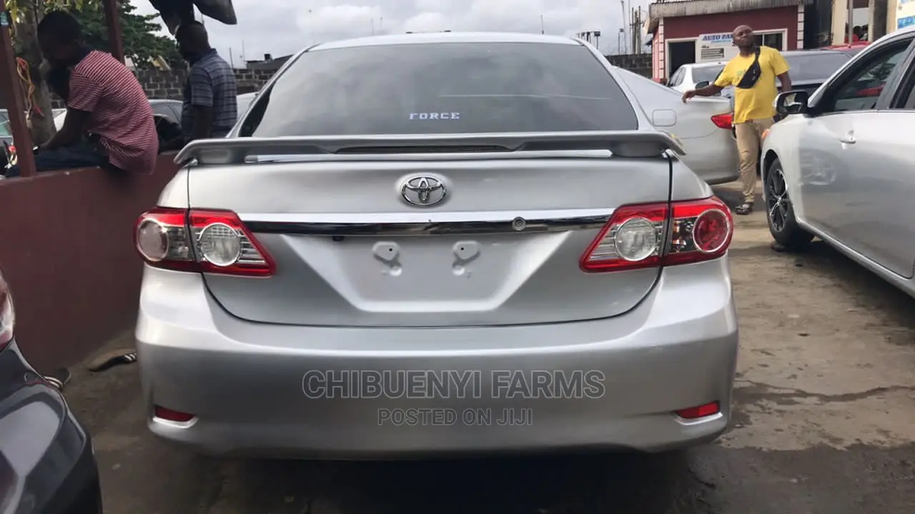 Toyota Corolla 2011 Silver