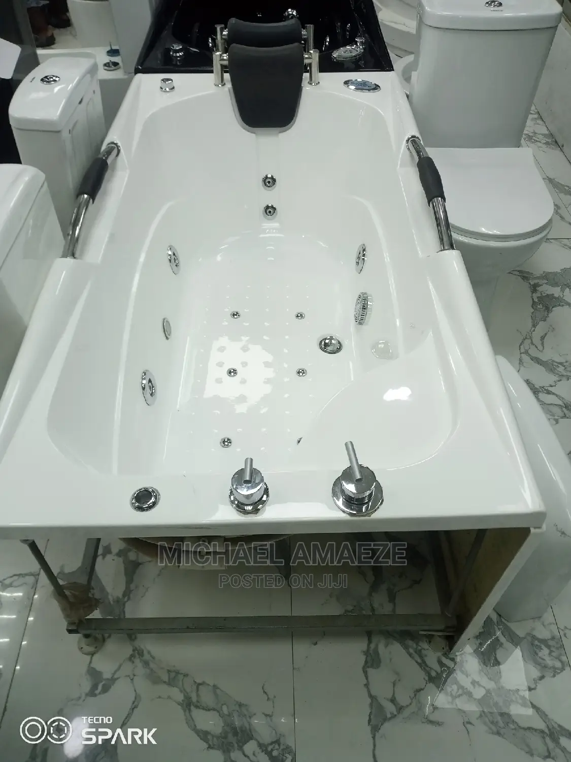 Single Jacuzzi