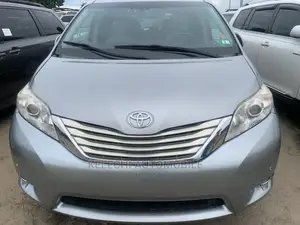 Toyota Sienna XLE AWD 7-Passenger 2013 Gray