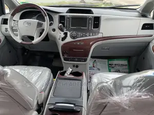 Toyota Sienna XLE AWD 7-Passenger 2013 Gray