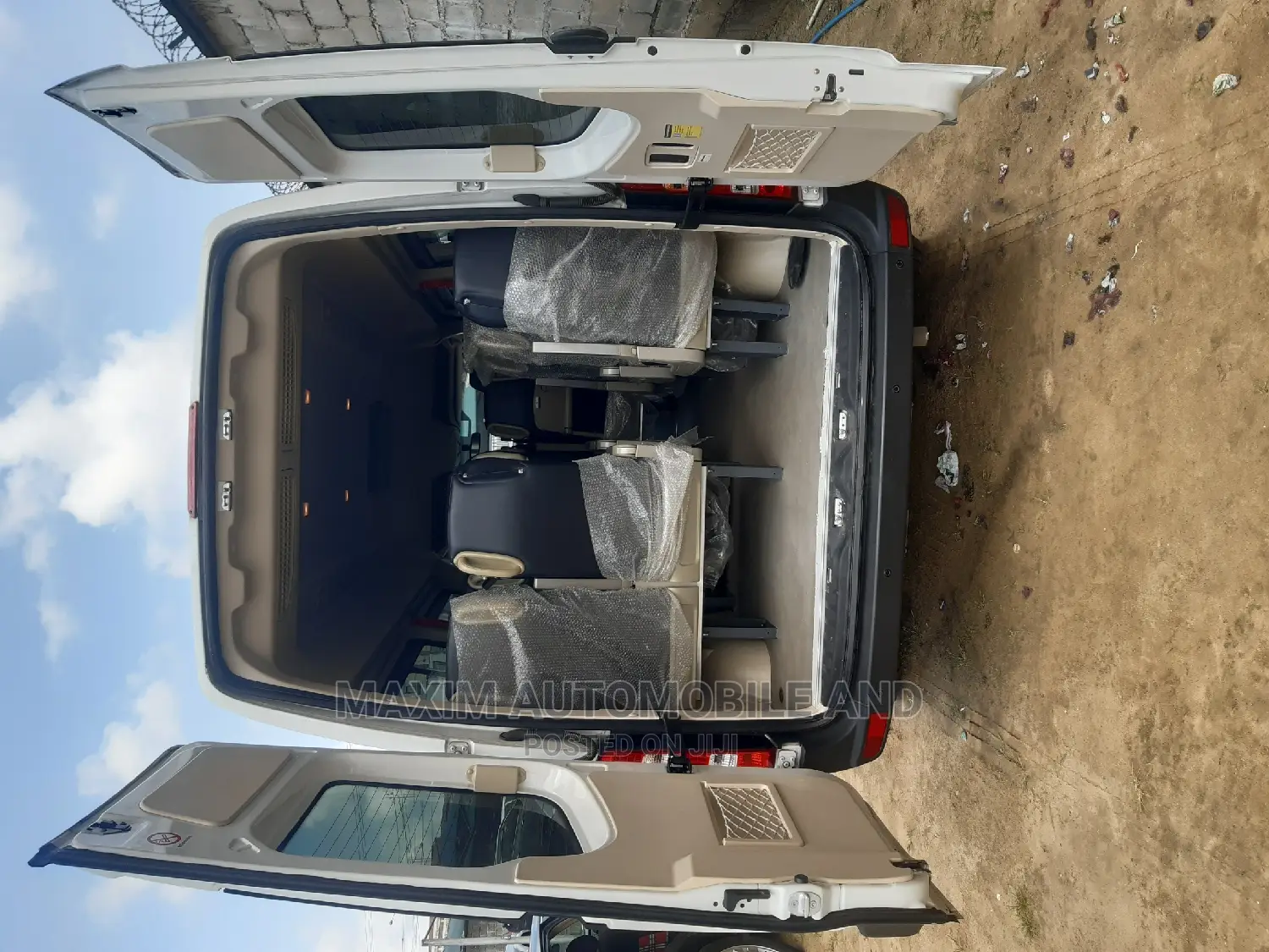 Bus 2018 White