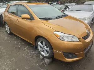 Toyota Matrix 2010 Gold