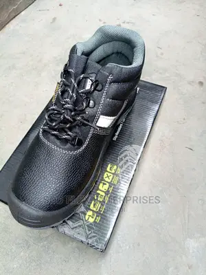 Safety Master Safety Shoe👞