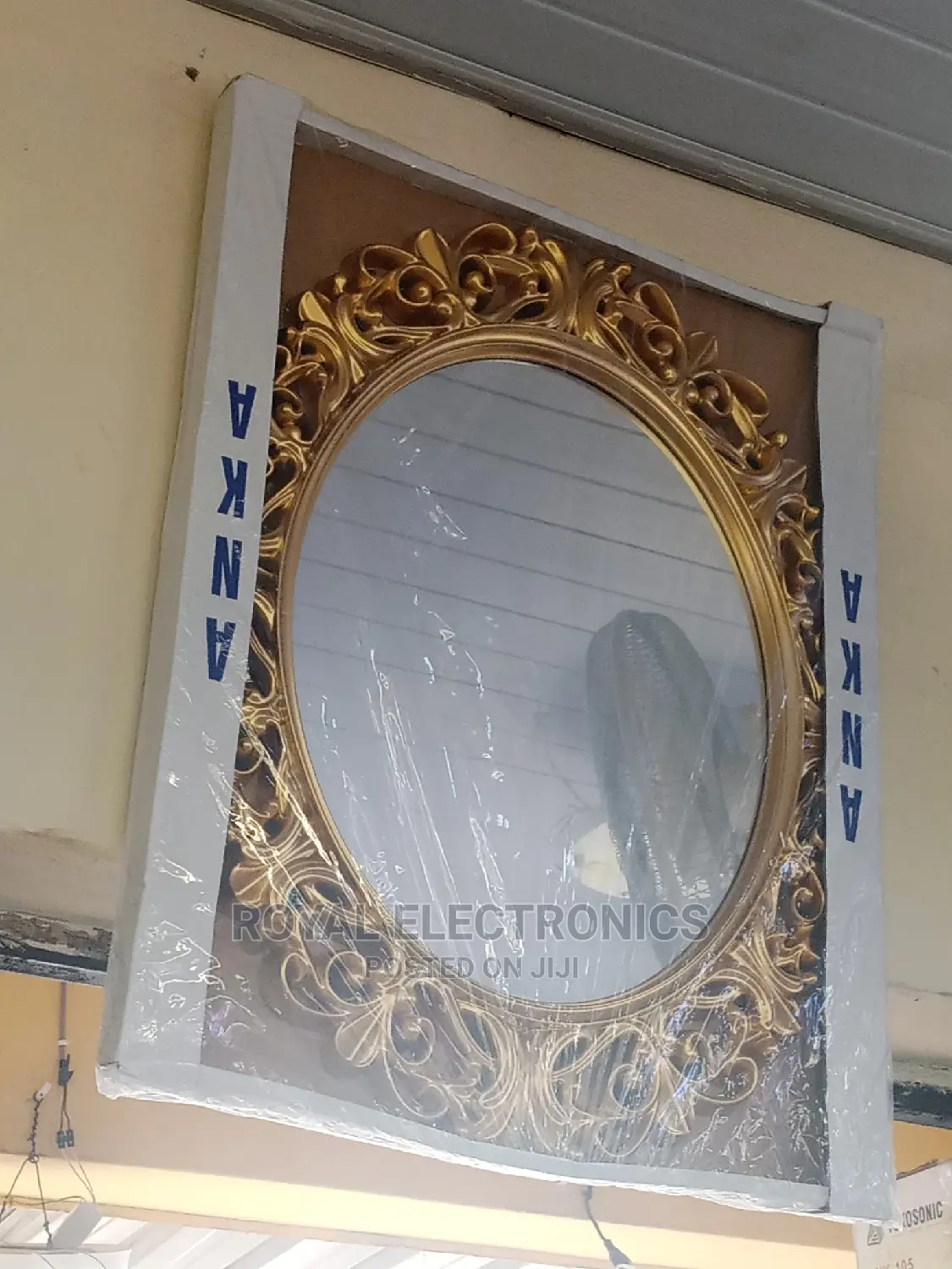 Top Class Imported Mirror Console