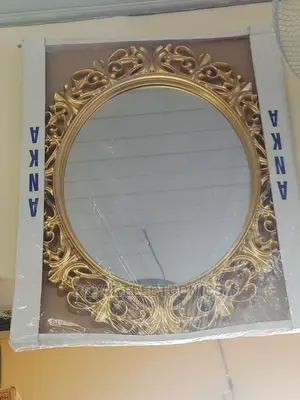 Good Quality Imported Mirror Console