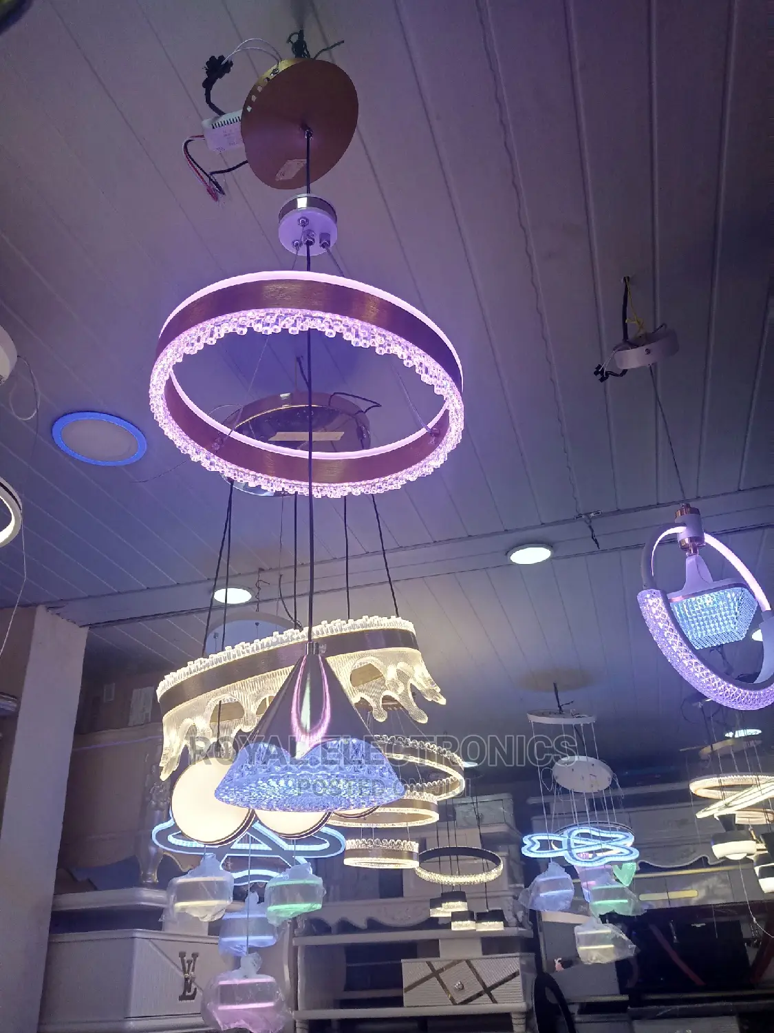 Single Dropping Chandelier Light