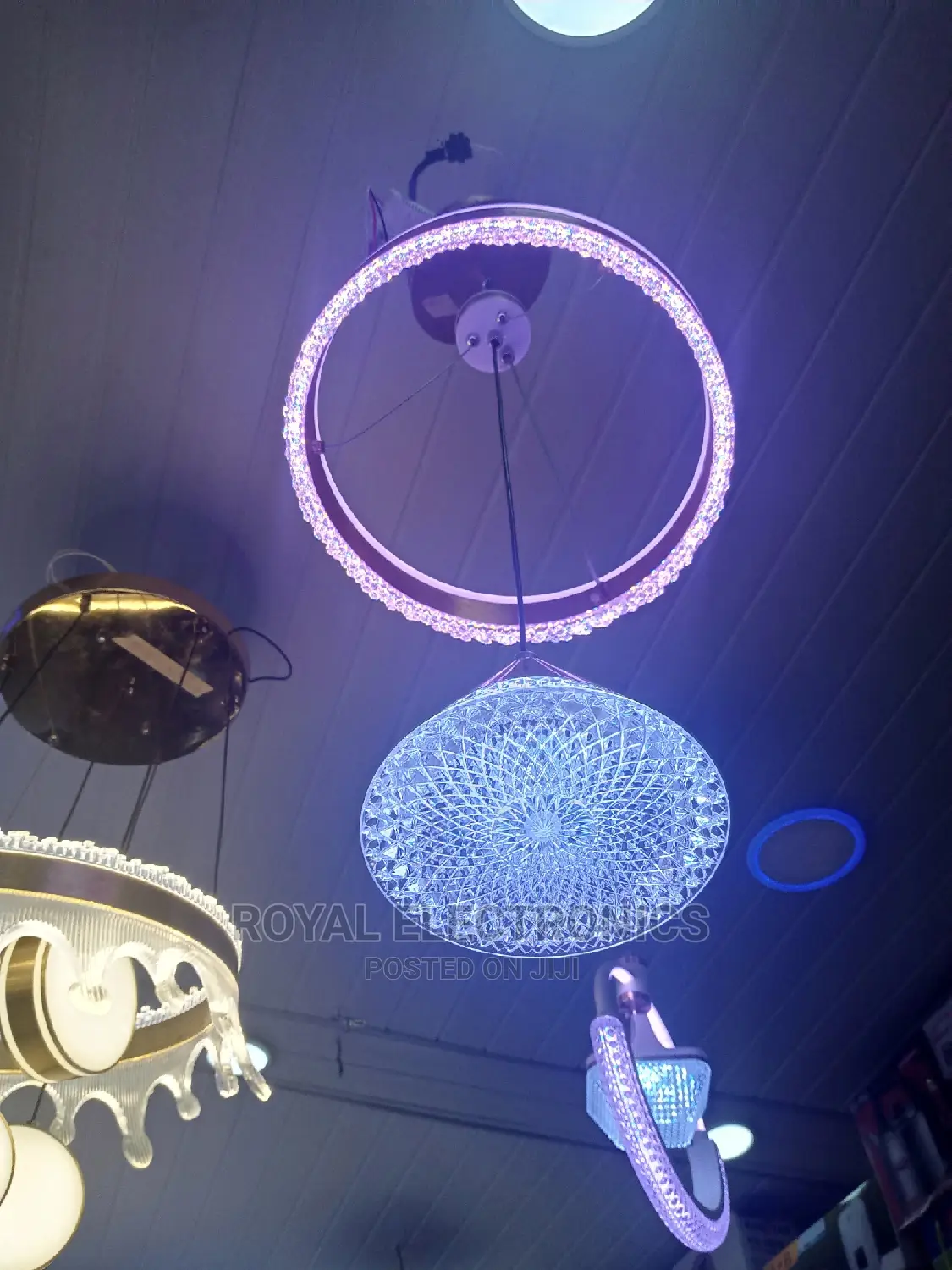 Top Class Single Dropping Chandelier Light
