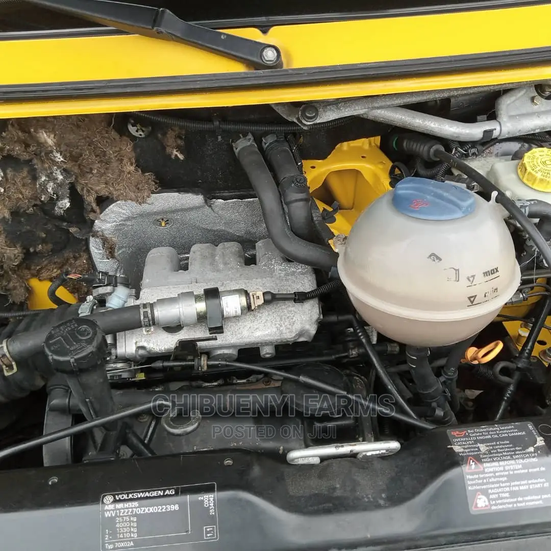 Volkswagen Transporter 2000 Yellow
