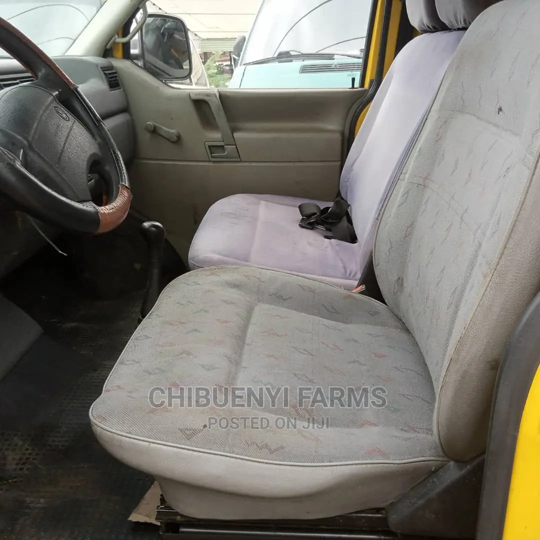 Volkswagen Transporter 2000 Yellow