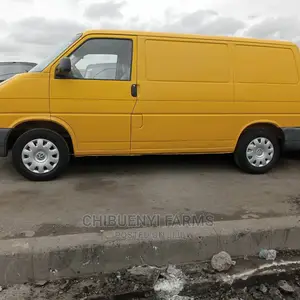 Volkswagen Transporter 2000 Yellow