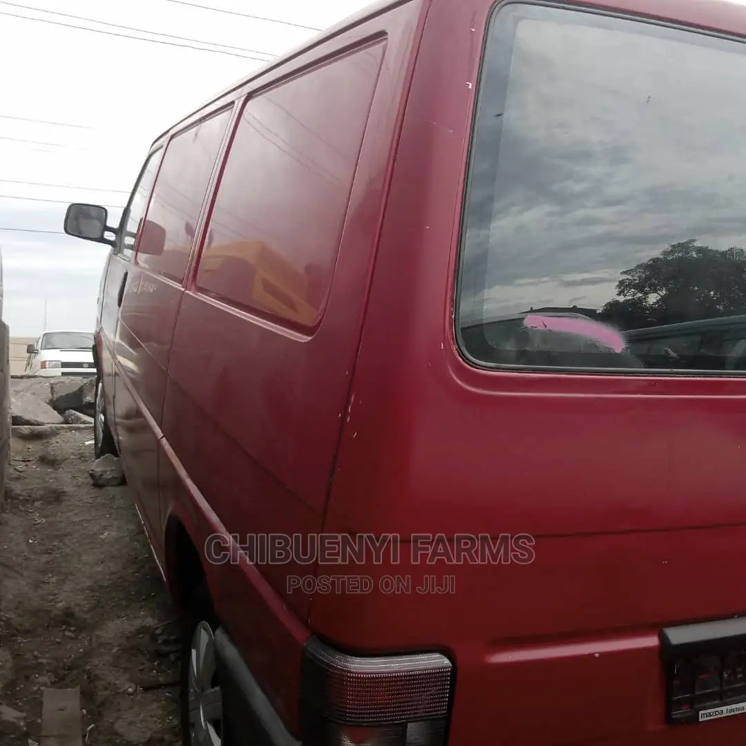 Volkswagen Transporter 2002 Red